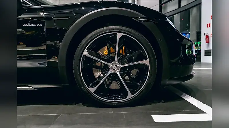 Porsche Taycan - Imagem 14