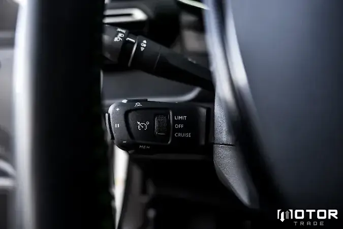 Peugeot E-2008 - Imagem 6