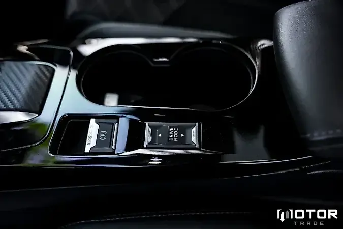 Peugeot E-2008 - Imagem 17