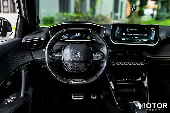 Peugeot E-2008 - Imagem 13