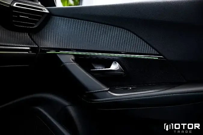 Peugeot E-2008 - Imagem 15