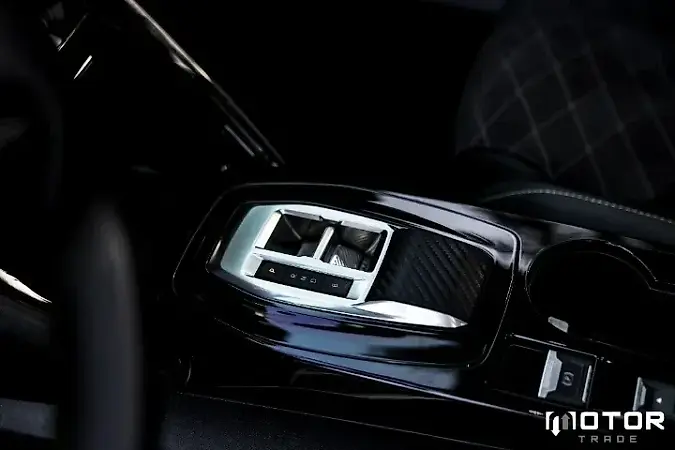 Peugeot E-2008 - Imagem 16
