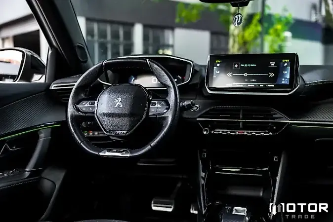 Peugeot E-2008 - Imagem 12