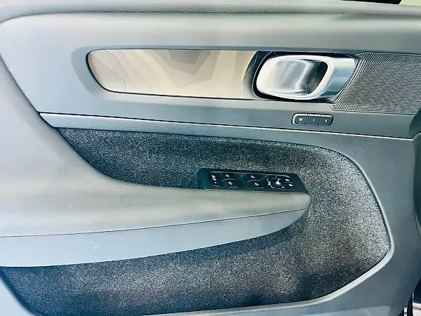 Volvo EX40 - Imagem 9