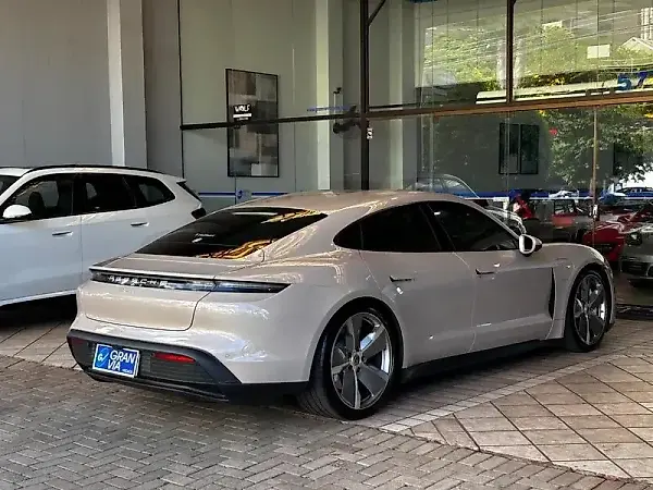 Porsche Taycan - Imagem 5