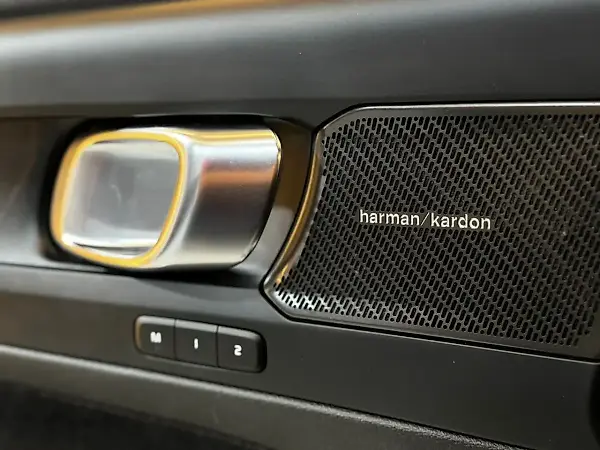 Volvo XC40 Recharge - Imagem 8