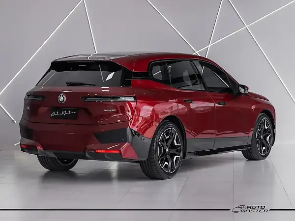 BMW Ix - Imagem 2