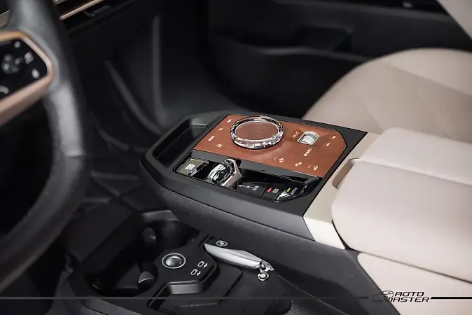 BMW Ix - Imagem 12