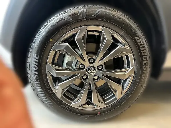 Toyota Rav4 EV - Imagem 14