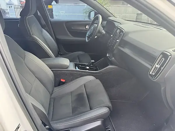 Volvo XC40 Recharge - Imagem 9