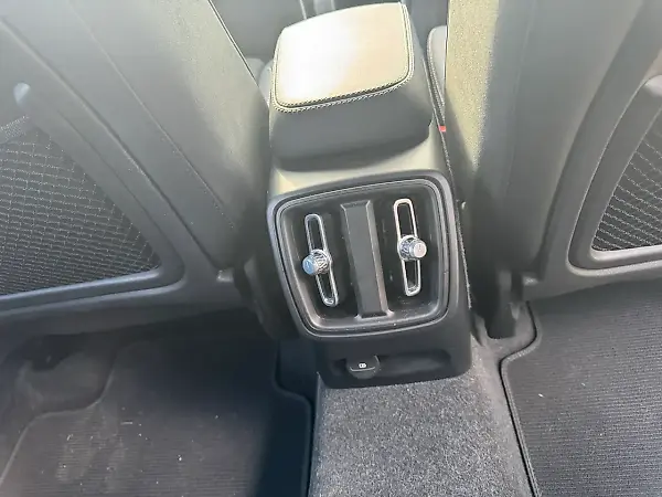Volvo XC40 Recharge - Imagem 11