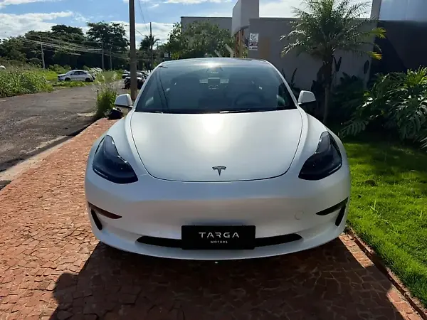 Tesla Model 3 - Imagem 2