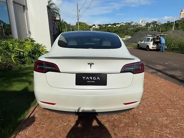 Tesla Model 3 - Imagem 3
