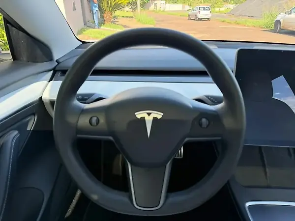 Tesla Model 3 - Imagem 5