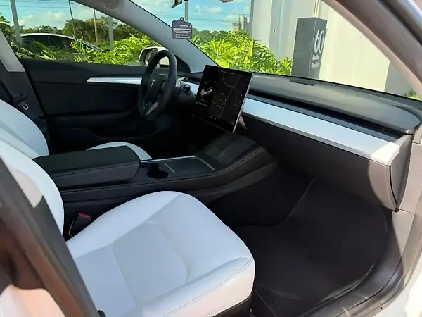 Tesla Model 3 - Imagem 7