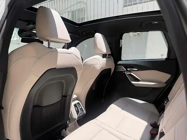 BMW IX1 - Imagem 9