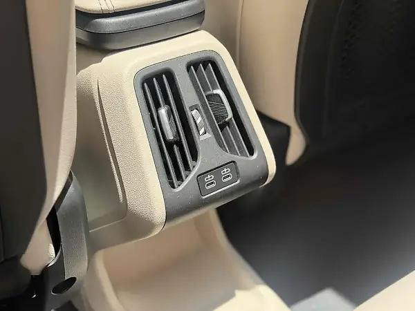 BMW IX1 - Imagem 11