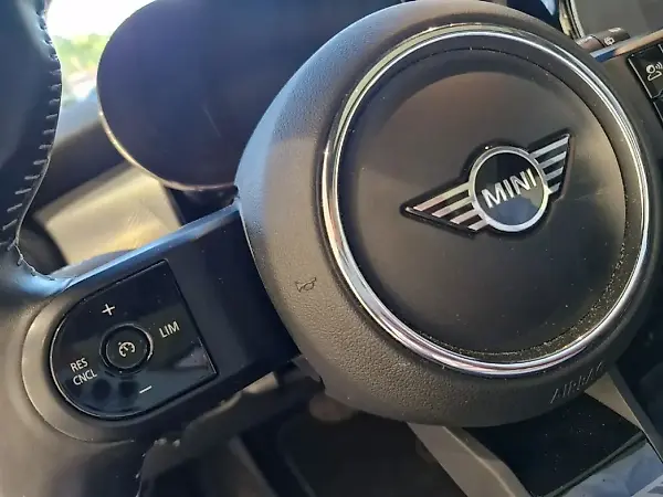 Mini Cooper SE - Imagem 12