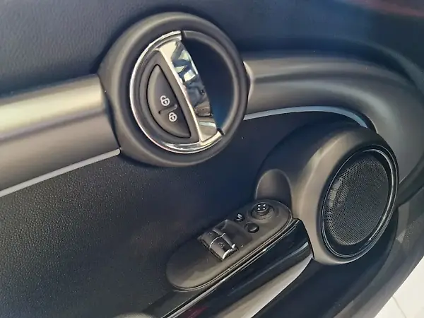 Mini Cooper SE - Imagem 15