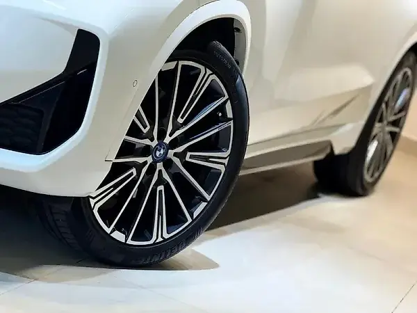 BMW IX1 - Imagem 6