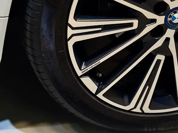 BMW IX1 - Imagem 9