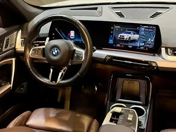BMW IX1 - Imagem 16