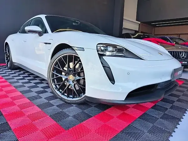 Porsche Taycan - Imagem 1