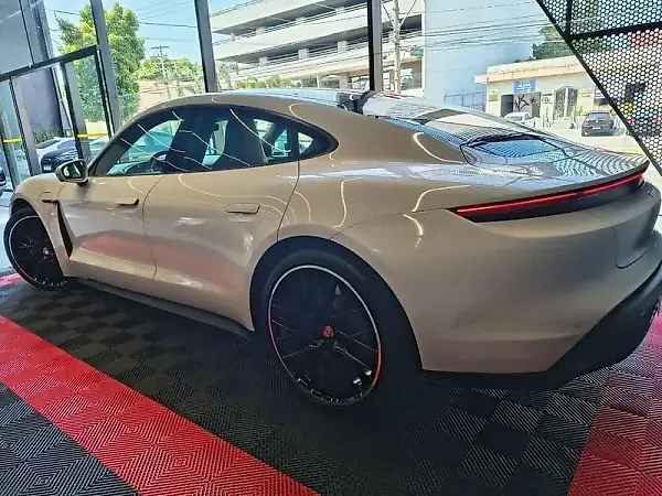 Porsche Taycan - Imagem 5