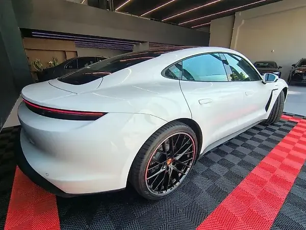 Porsche Taycan - Imagem 6