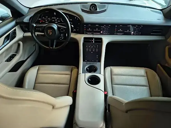 Porsche Taycan - Imagem 10