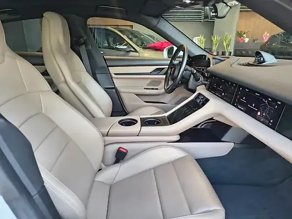 Porsche Taycan - Imagem 12