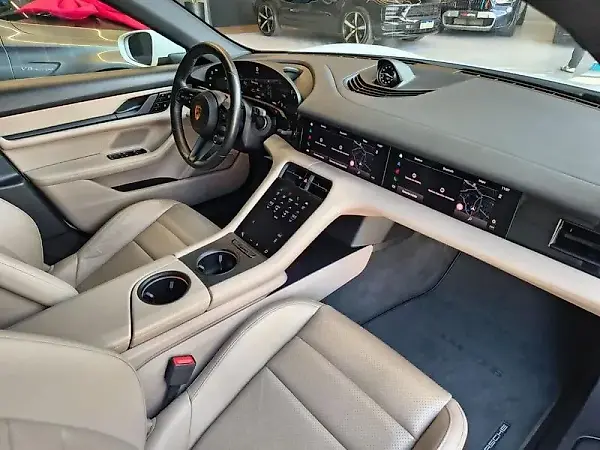 Porsche Taycan - Imagem 13