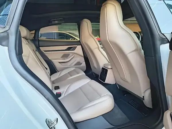 Porsche Taycan - Imagem 11