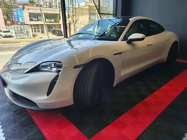 Porsche Taycan - Imagem 14