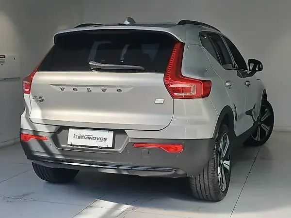 Volvo XC40 Recharge - Imagem 8