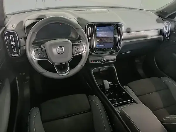 Volvo XC40 Recharge - Imagem 13