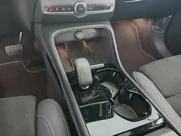 Volvo XC40 Recharge - Imagem 12