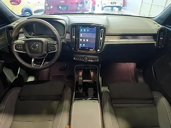 Volvo XC40 Recharge - Imagem 8