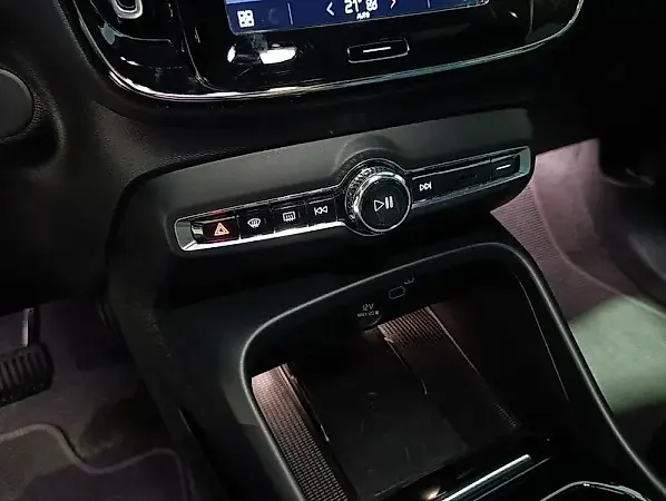 Volvo XC40 Recharge - Imagem 19