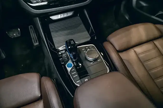 BMW IX3 - Imagem 11