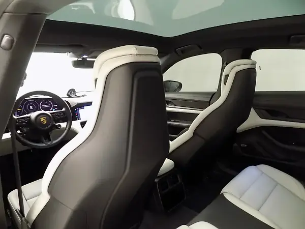 Porsche Taycan - Imagem 17