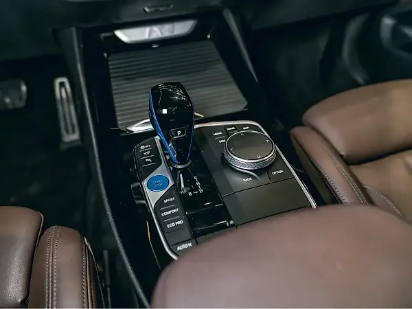 BMW IX3 - Imagem 8