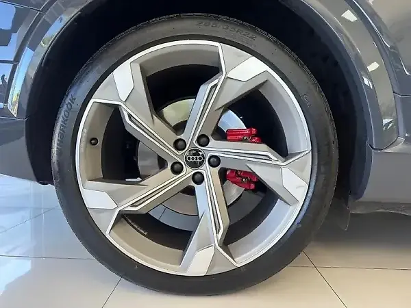 Audi Q8 Sportback E-tron - Imagem 5