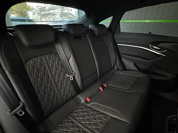 Audi Q8 Sportback E-tron - Imagem 11