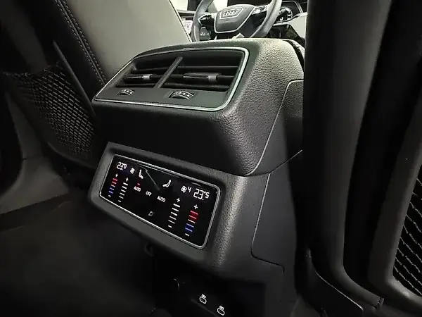 Audi Q8 Sportback E-tron - Imagem 12
