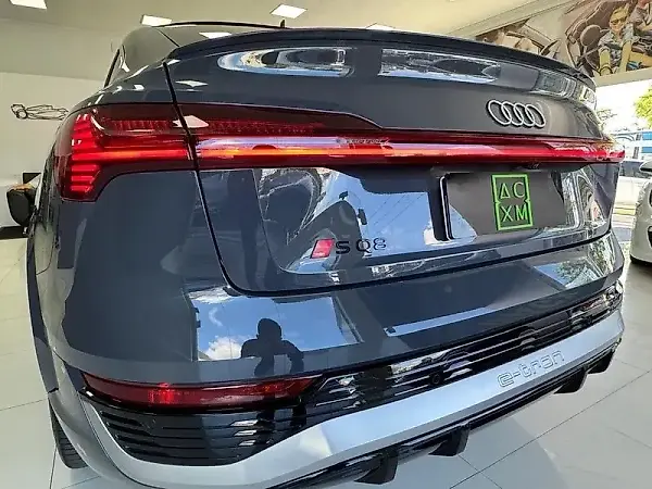 Audi Q8 Sportback E-tron - Imagem 18