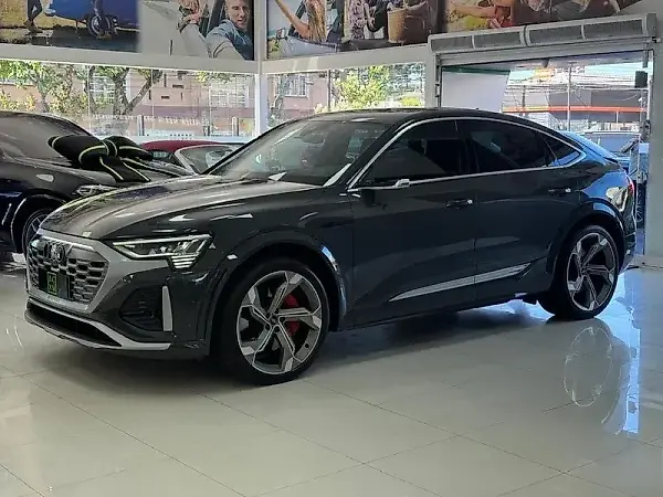 Audi Q8 Sportback E-tron - Imagem 3