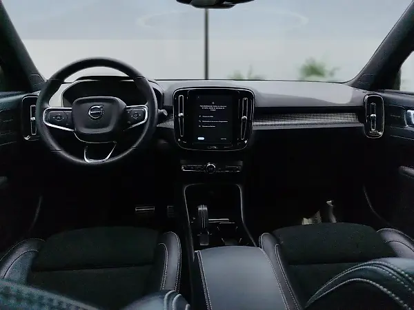 Volvo XC40 Recharge - Imagem 12