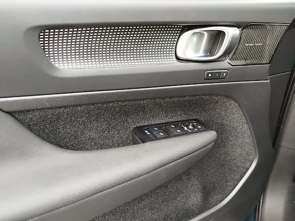 Volvo XC40 Recharge - Imagem 19