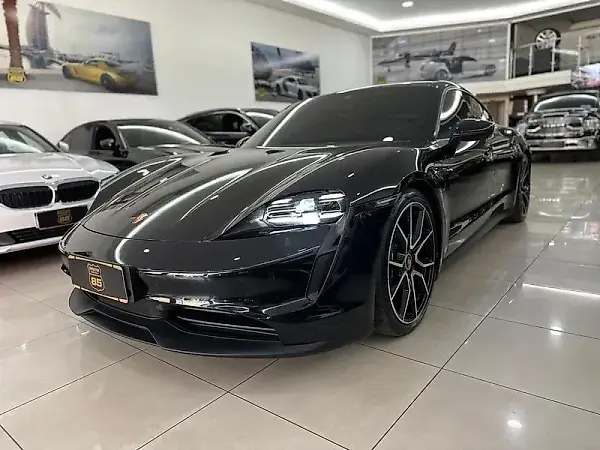 Porsche Taycan - Imagem 1